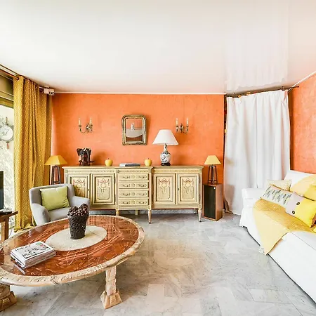 Le Cygne 1 Apartment